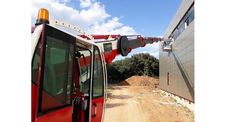 Çerkezköy'de sepetli vinç ile kompozit panel montajı