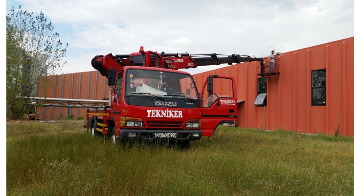 Çerkezköyde led aydınlatma montajı sepetli vinç ile
