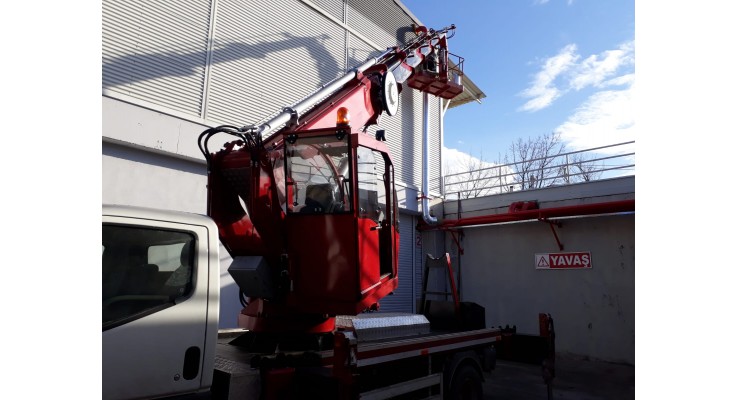 Saray'da havalandırma bacası montajımız ve boru izolasyonu sepetli vinç ile