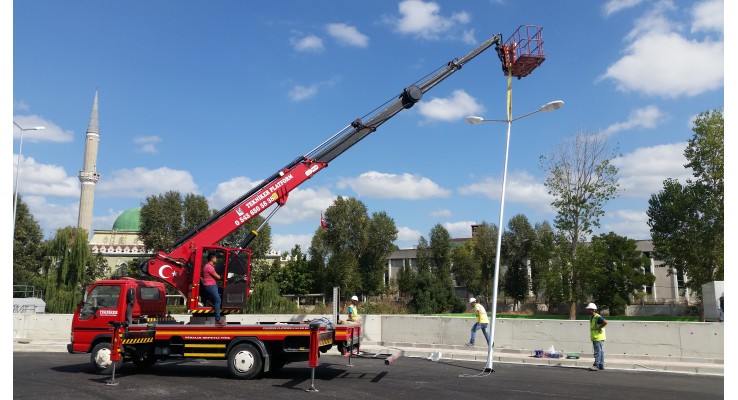 vize'de sepetli vinç ile direk dikme işimiz (aydınlatma direği)