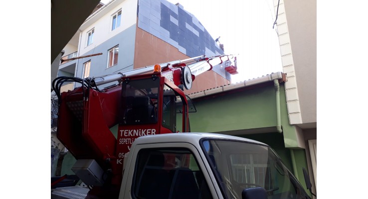 Saray'da dış cephe mantolama işimiz sepetli vinç ile