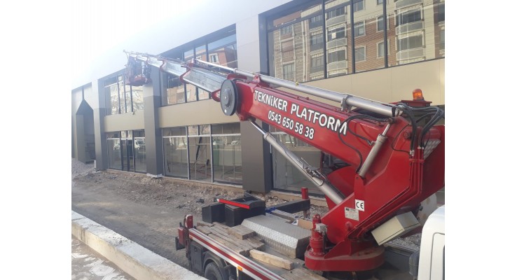 Sarayda kompozit panel montajımız 28 mt sepetli vinç ile
