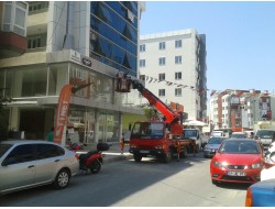 Çerkezköy de sepetli vincimiz ile reklam uygulaması