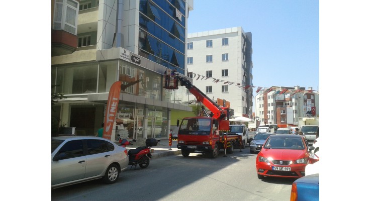 Çerkezköy de sepetli vincimiz ile reklam uygulaması